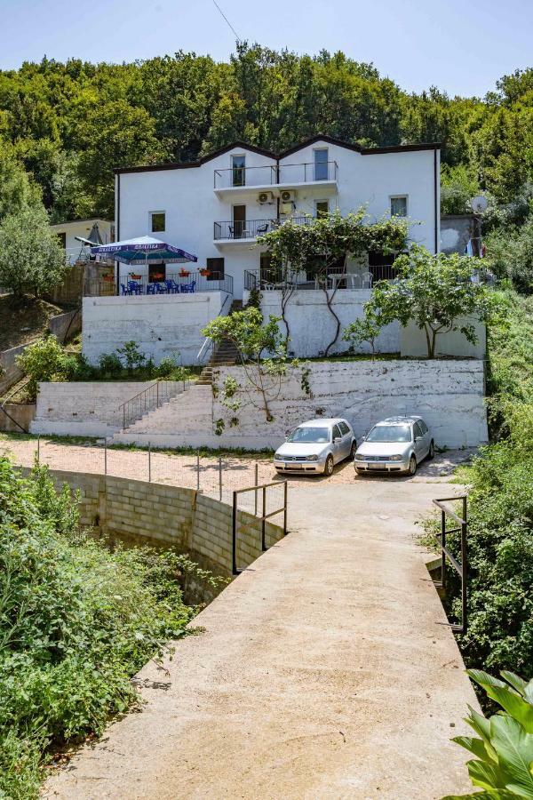 Kruče Apartments Ljujic מראה חיצוני תמונה